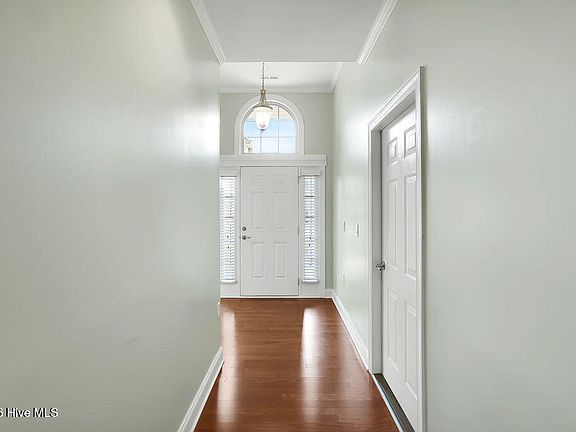 5th image of 1106 Cresthill Court