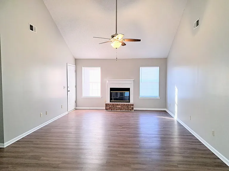 841 Ridgewood Way — Photo 4