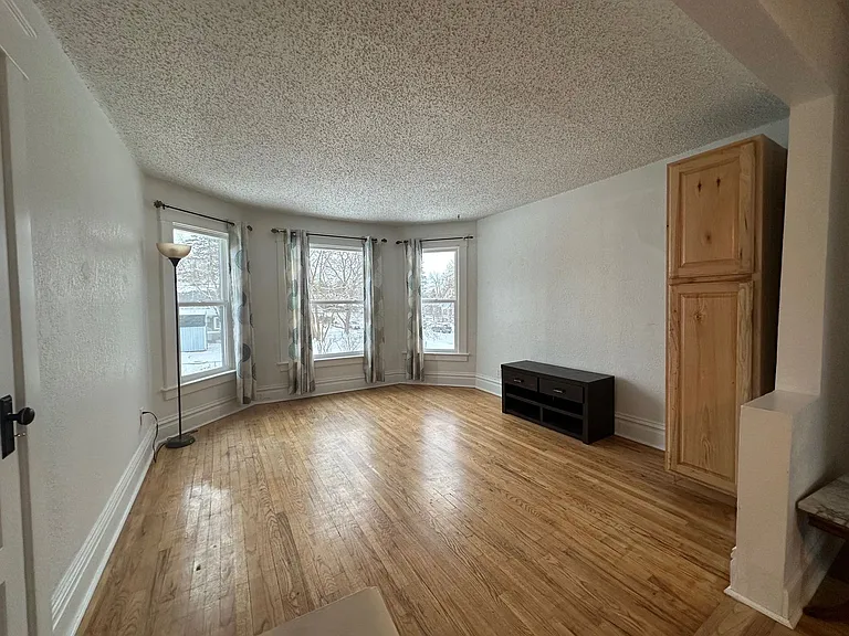1104 W Kiernan Ave — Photo 6