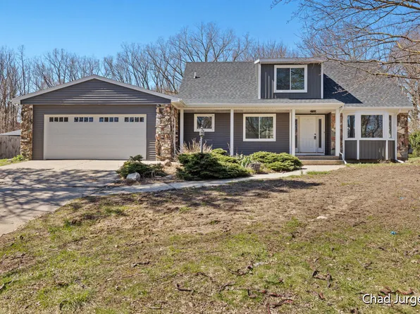 327 Carpenter Ave NW, Grand Rapids, MI 49504