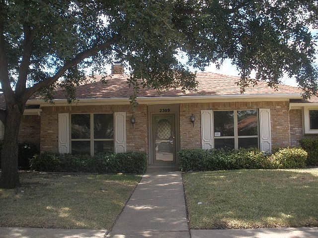 1st image of 2309 Oakwood Dr