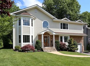 76 E Gramercy Pl, Glen Rock, NJ 07452