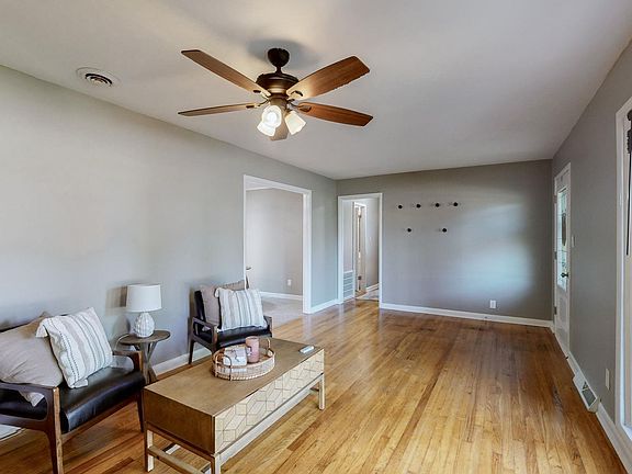 3rd image of 1108 Wilton Ave