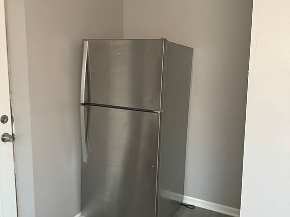 3rd image of 5032 W Washington Blvd #50365-310