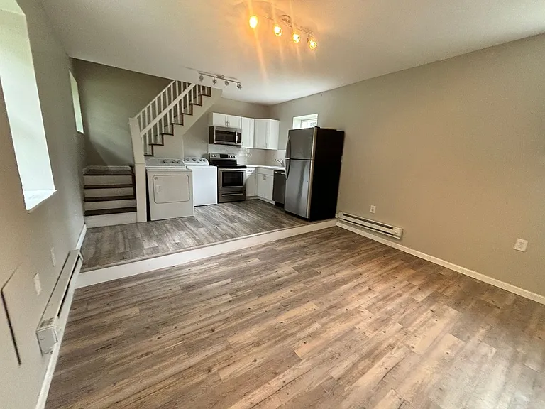 501 E Montgomery Ave — Photo 8