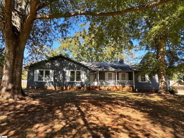 207 Laurelwood Dr, Boiling Springs, SC 29316