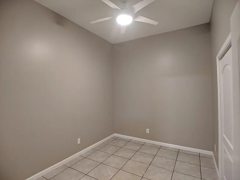 2435 S Dixie Dr — Photo 11