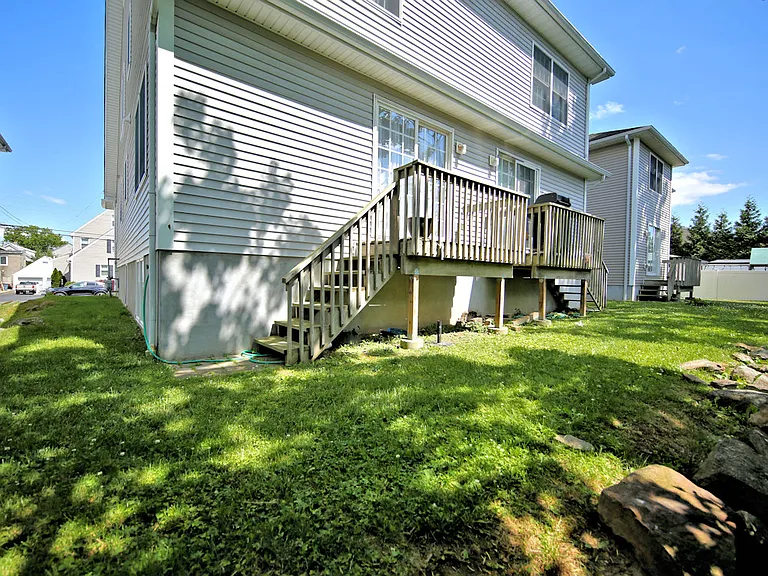 Rockwell St — Photo 17