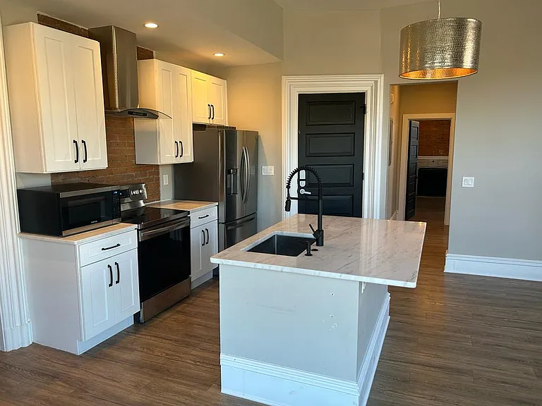 3805 Franklin Blvd #201 — Photo 6