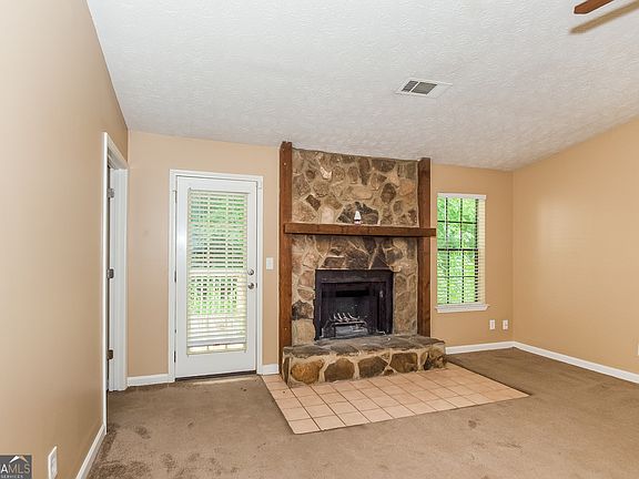 4th image of 2594 Laurel View Dr