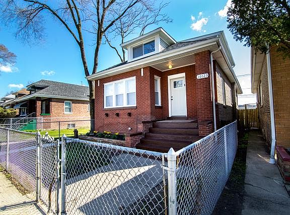 2nd image of 10123 S Hoxie Ave