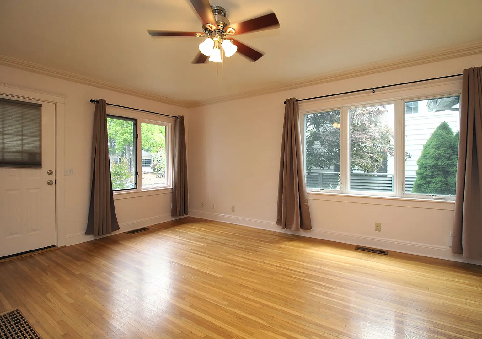 Gardener's Delight Updated 3 Bed/2 Bath Home in Rose City Park — Photo 4