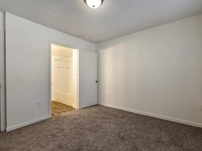 Noah's Landing Apartments — Photo 21