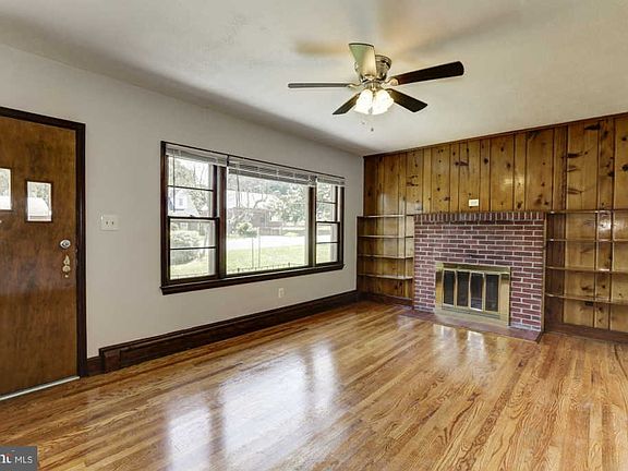 3rd image of 418 Kerfoot Ave