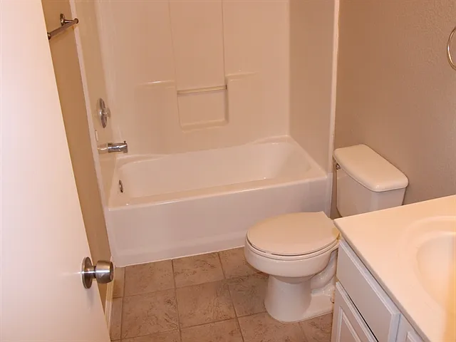 3352 Chapel Wood Ct — Photo 9