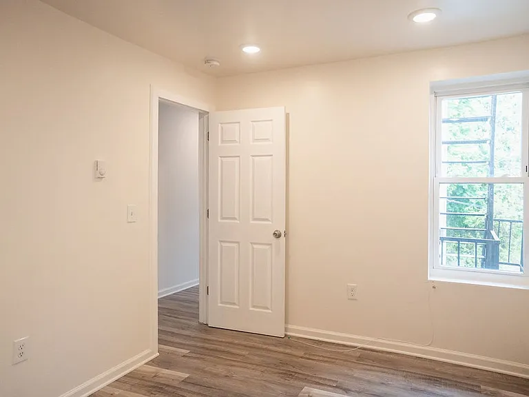 289 E Fairview Street — Photo 5