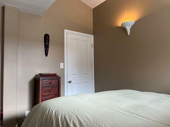 5th image of 360 4th St W #4