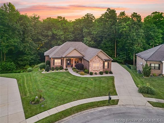 3rd image of 8305 Wooded View Court