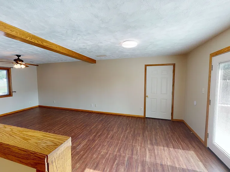 507 S Bismark Ave — Photo 5