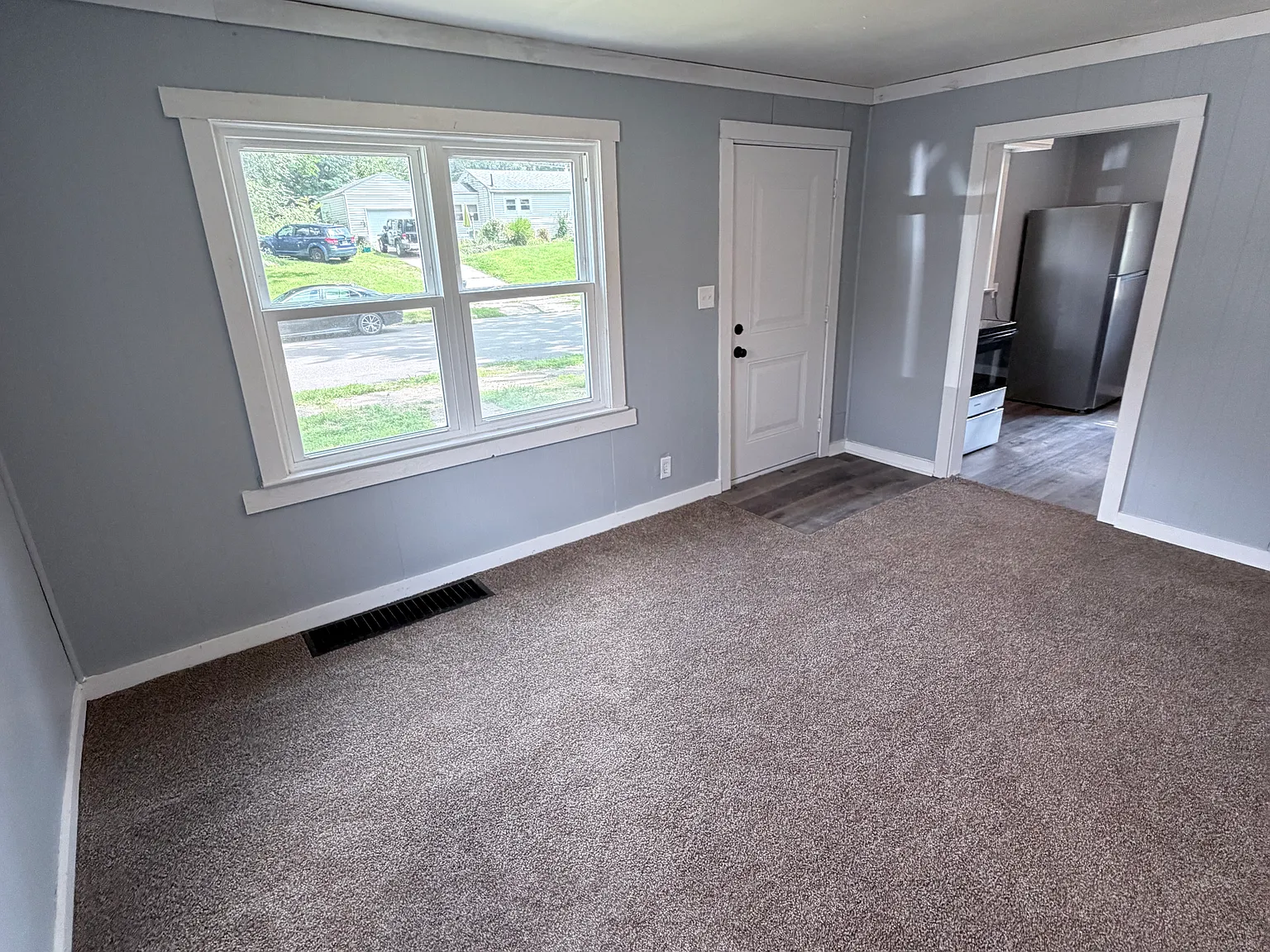 3 bed, 1.5 bath, 936 sqft, $1,295 — Photo 2
