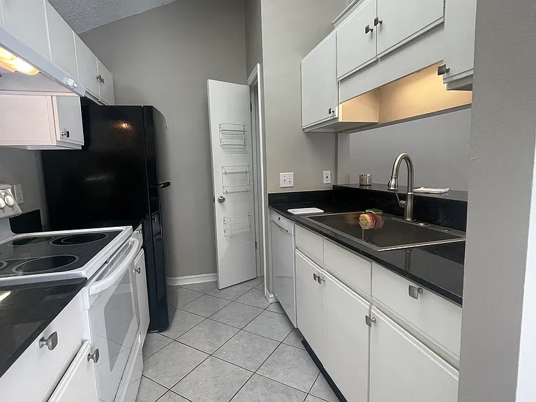 3062 Cobblewood Ln W — Photo 7