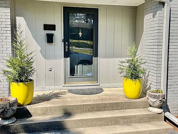 3rd image of 24 Pine Manor Dr