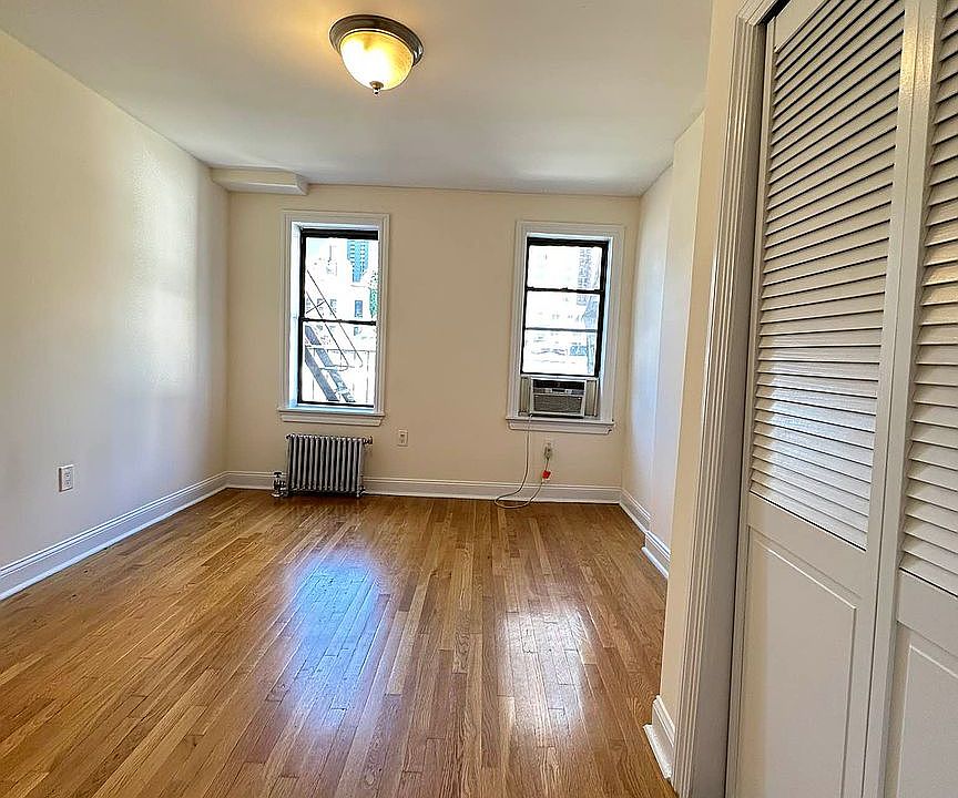 1st image of 339 W 44th St APT 4FW