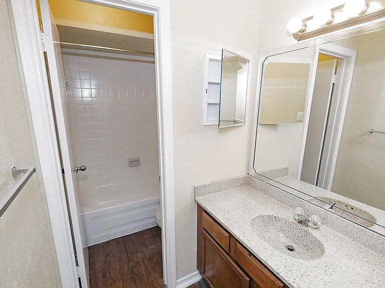 2730 Oak Tree Dr — Photo 9