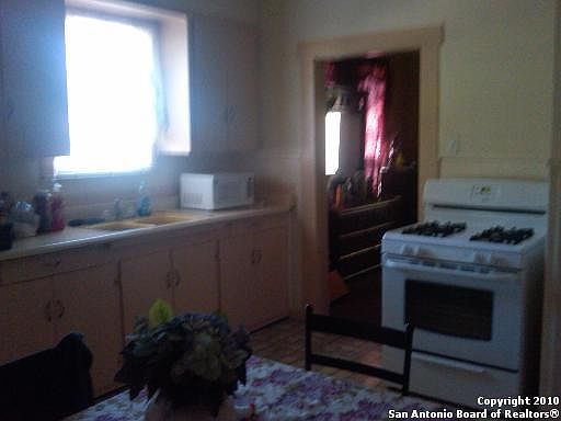 5th image of 402 E HERMITAGE CT
