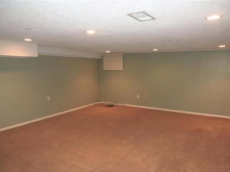 212 East Ct — Photo 7