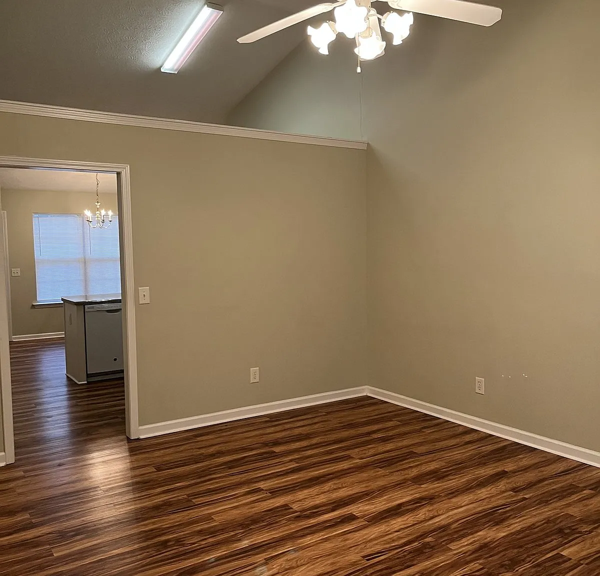 2 bed, 2.0 bath, 908 sqft, $1,800 — Photo 3