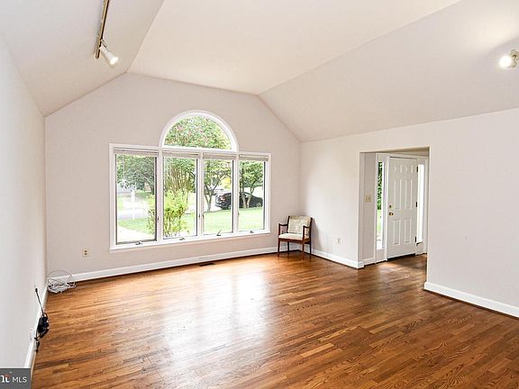 5th image of 7813 Sycamore Dr