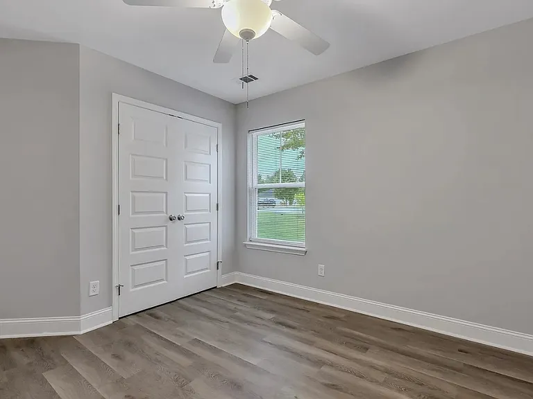245 Abigail Cir — Photo 3