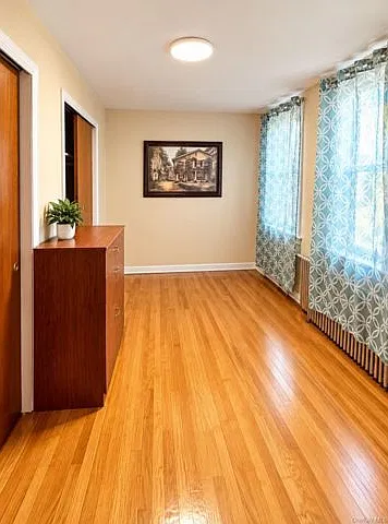 3 bed, 1.0 bath, 1370 sqft, $3,500 — Photo 4