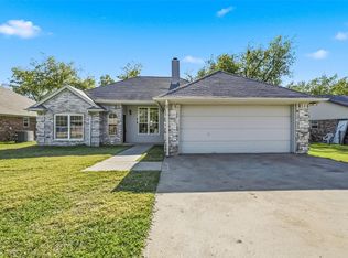 8 S Sharon Dr, Krum, TX 76249
