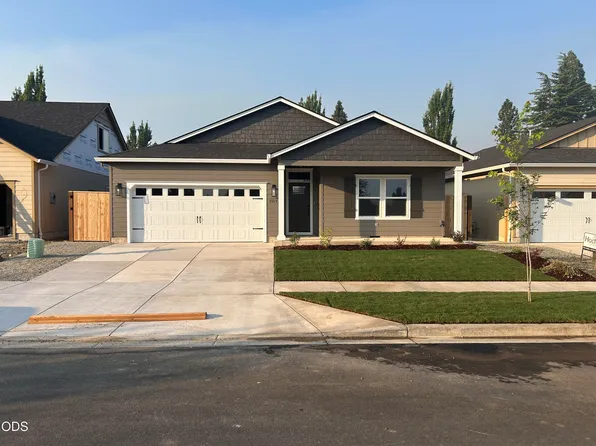 2217 Piazza Dr, Medford, OR 97501
