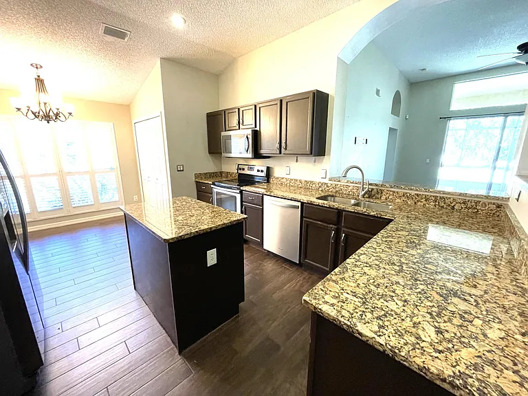 1600 Tailfeather Ct — Photo 6