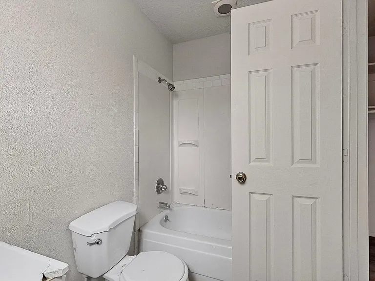 5817 Central Avenue NW — Photo 9
