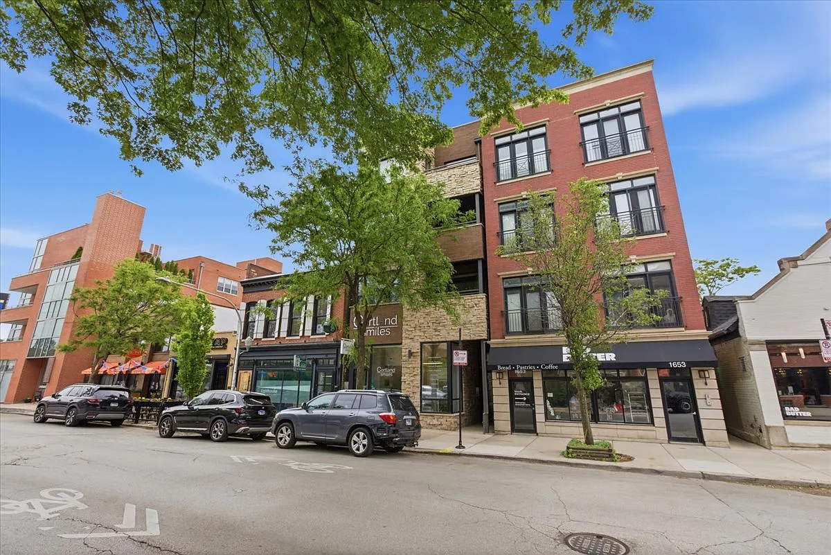3 bed, 1337 sqft, $4,200 — Photo 1