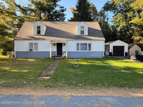 110 Homestead Dr, Roaring Brook Township, PA 18444