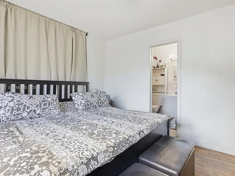 104 SW 40th Ave — Photo 12