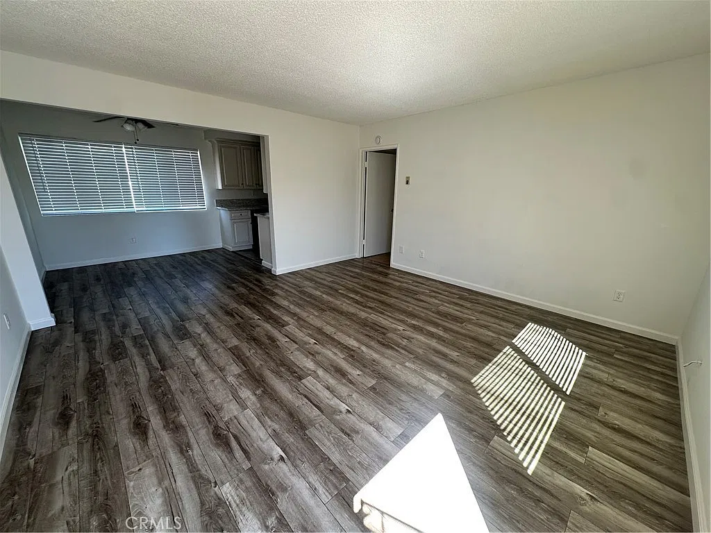 2 bed, 1000 sqft, $3,050 — Photo 1