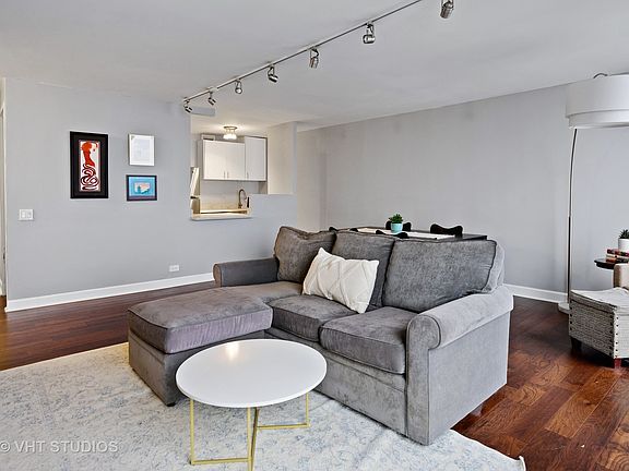 3rd image of 4343 N Clarendon Ave APT 2713