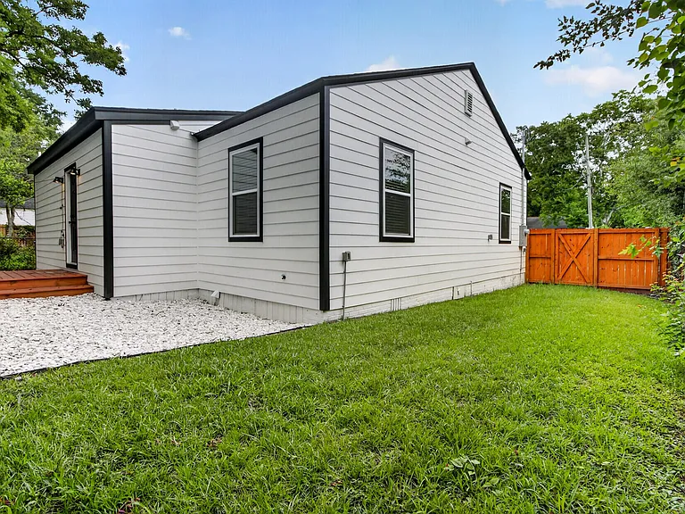 2136 Commander Rd — Photo 31