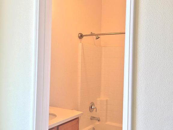 4th image of 24912 Hearth Ct #Studio