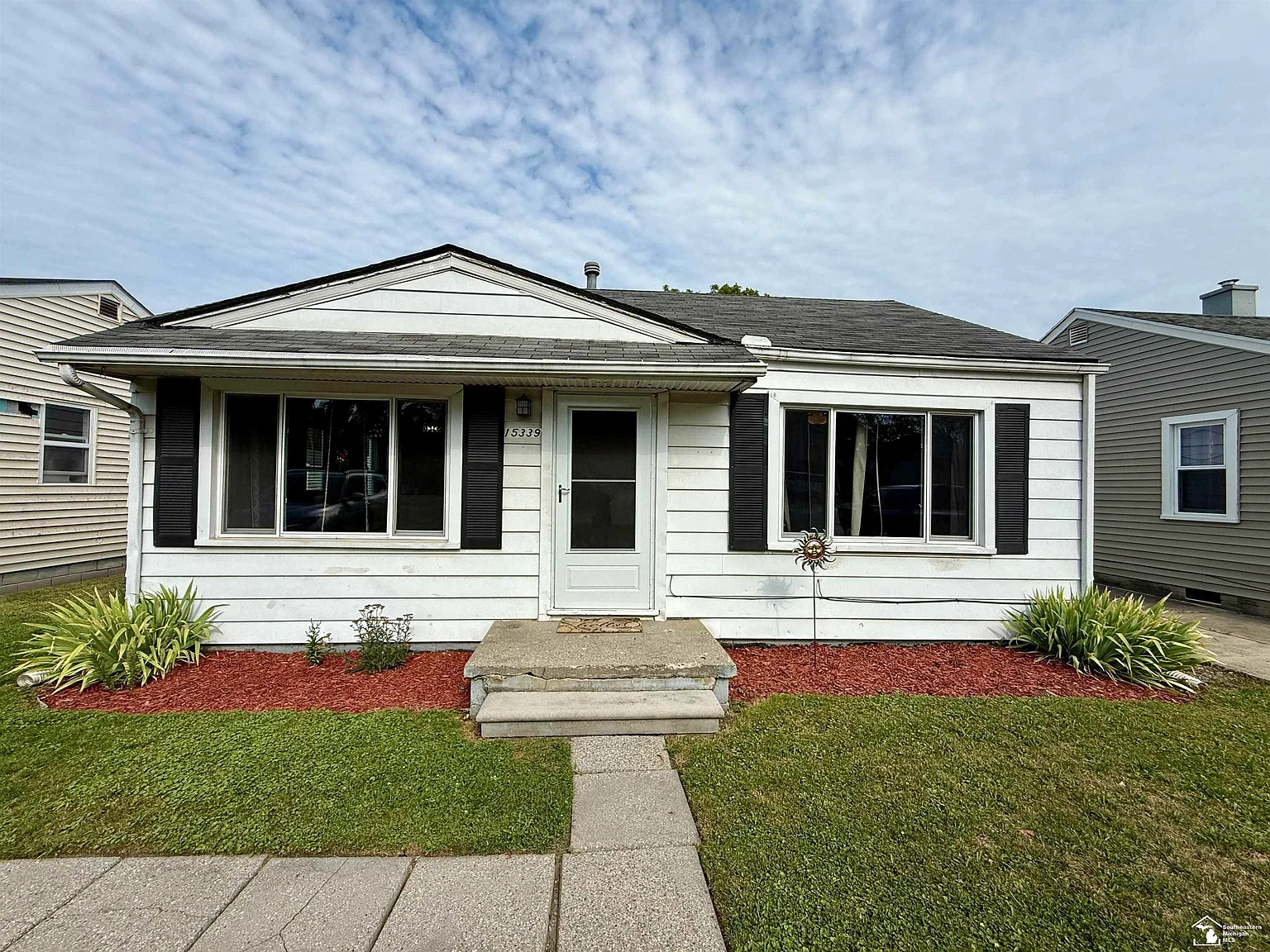 15339 Flanders St photo 1