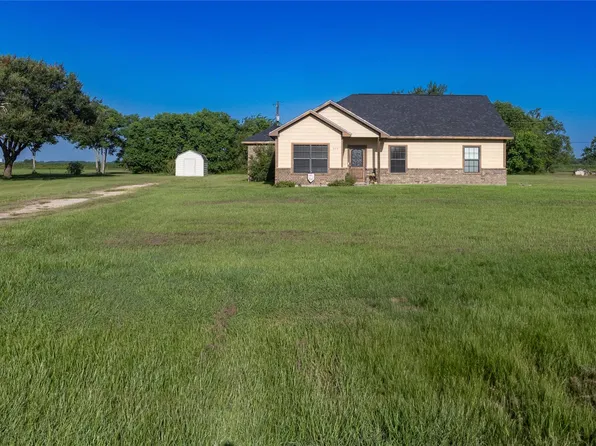 206 Whitewing Trl, El Campo, TX 77437