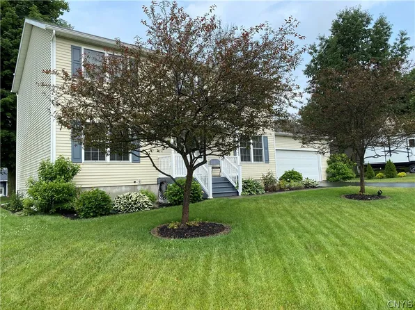 81 Mariposa Dr, Oswego, NY 13126