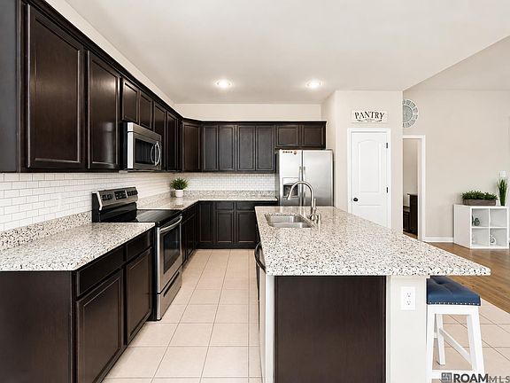 5th image of 42568 Baystone Ave