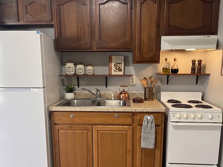 130 Sherwood Ct — Photo 4